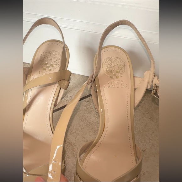 VINCE CAMUTO HIGH HEELS - Picture 4 of 6